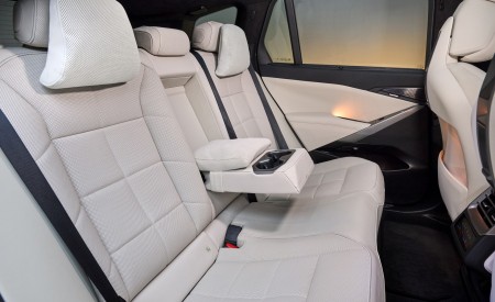 2027 BMW iX5 60 xDrive Interior Rear Seats Wallpaper 450x275 (112)