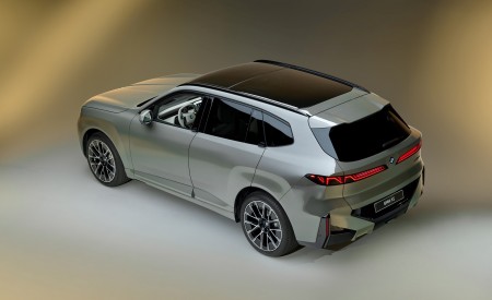 2027 BMW iX5 60 xDrive Rear Three-Quarter Wallpaper 450x275 (81)