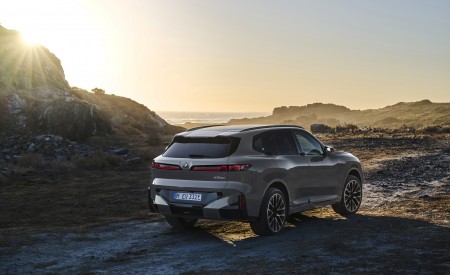 2027 BMW iX5 60 xDrive Rear Three-Quarter Wallpaper 450x275 (56)