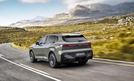 2027 BMW iX5 60 xDrive Rear Three-Quarter Wallpaper 450x275 (26)
