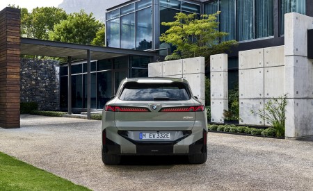 2027 BMW iX5 60 xDrive Rear Wallpaper 450x275 (47)