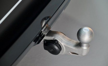2027 BMW iX5 60 xDrive Retractable Towing Hitch Ball Wallpaper 450x275 (77)
