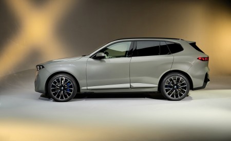 2027 BMW iX5 60 xDrive Side Wallpaper 450x275 (87)