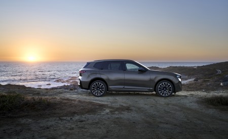 2027 BMW iX5 60 xDrive Side Wallpaper 450x275 (54)