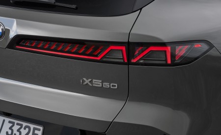 2027 BMW iX5 60 xDrive Tail Light Wallpaper 450x275 (62)