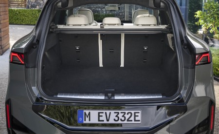 2027 BMW iX5 60 xDrive Trunk Wallpaper 450x275 (76)