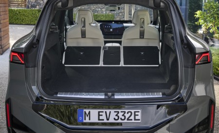 2027 BMW iX5 60 xDrive Trunk Wallpaper 450x275 (75)