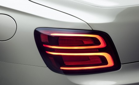 2027 Bentley Flying Spur Tail Light Wallpape 450x275 (24)