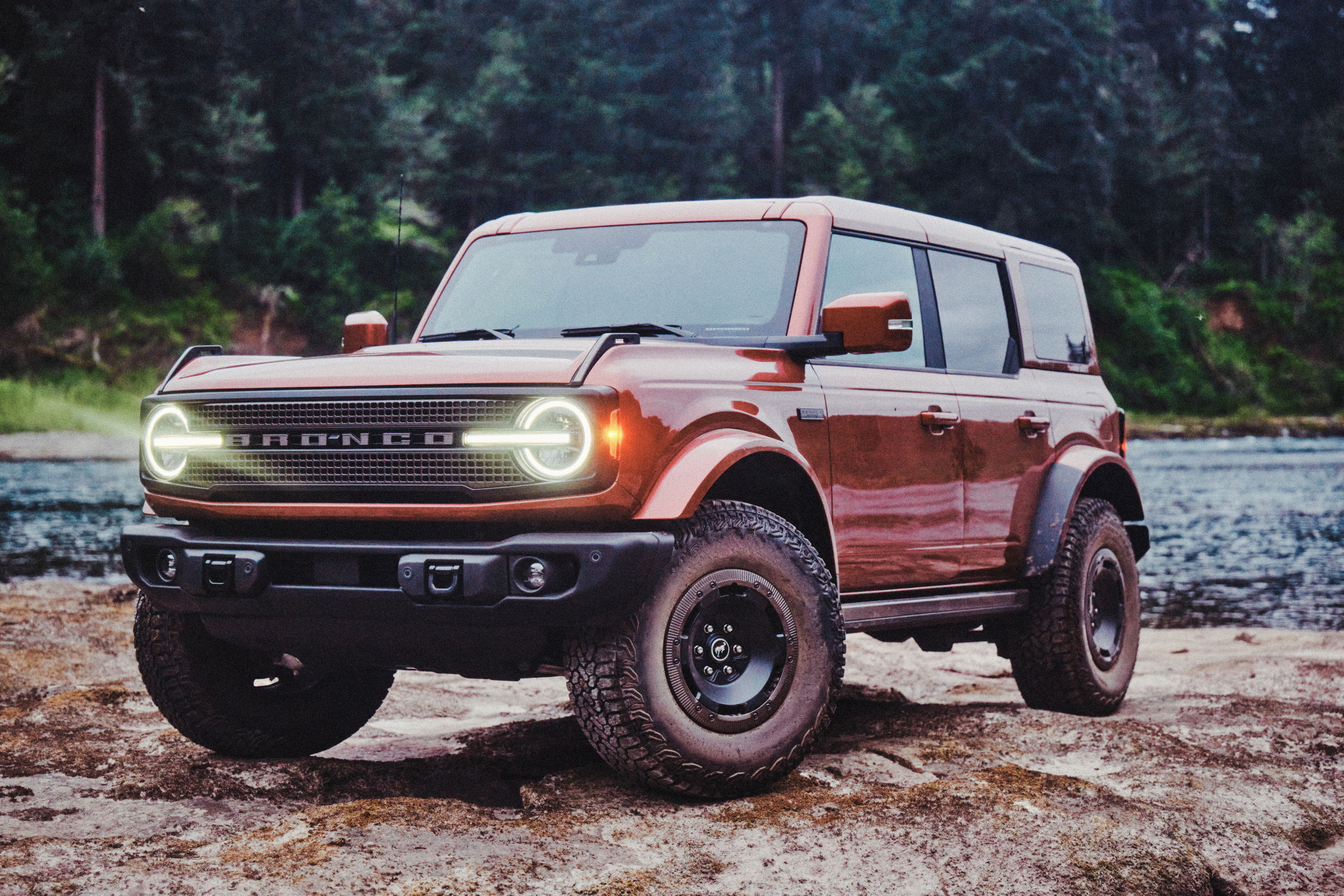 Download 2027 Ford Bronco Filson First Edition Front Three-Quarter Wallpapers (2)
