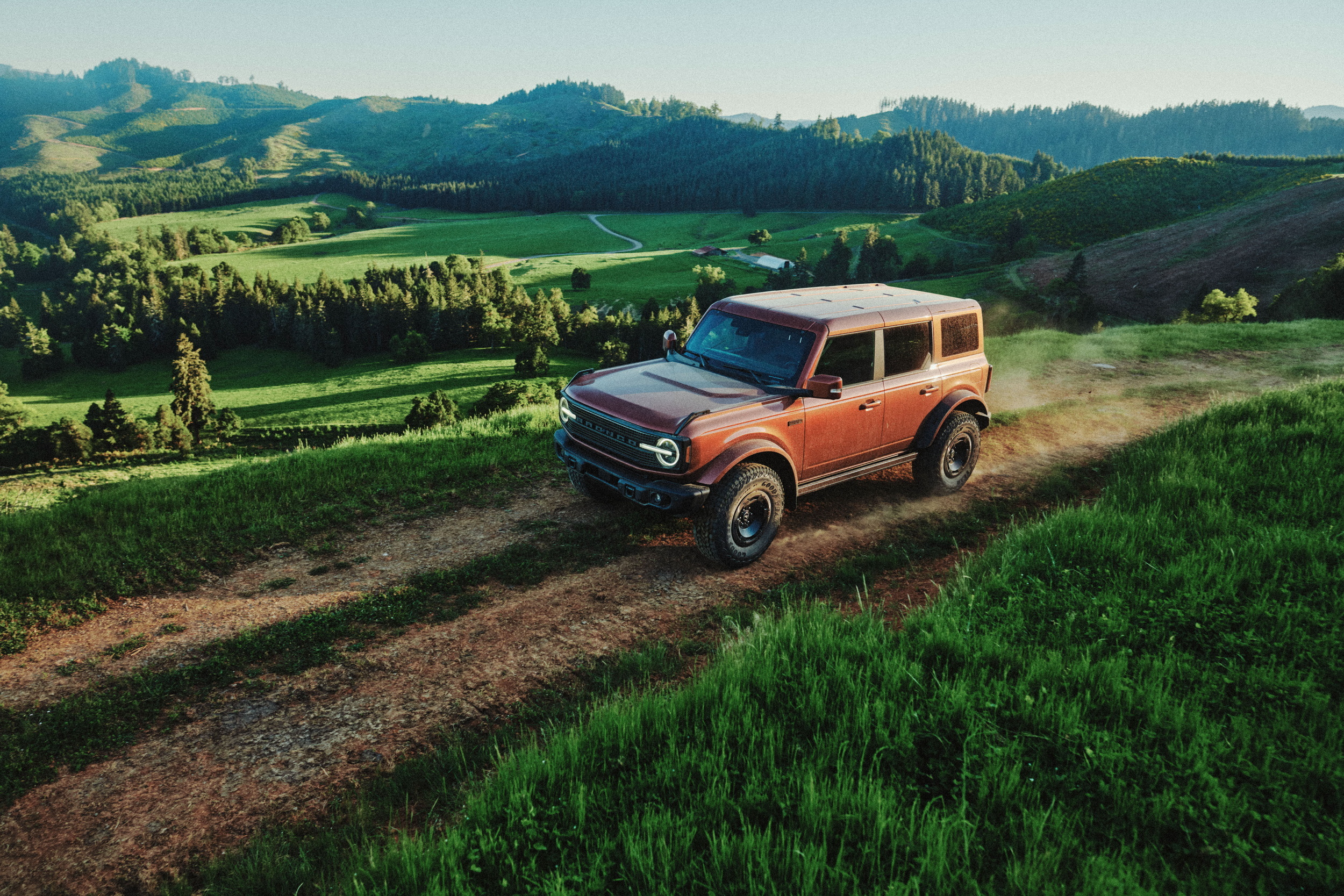 Download 2027 Ford Bronco Filson First Edition Front Three-Quarter Wallpapers (3)