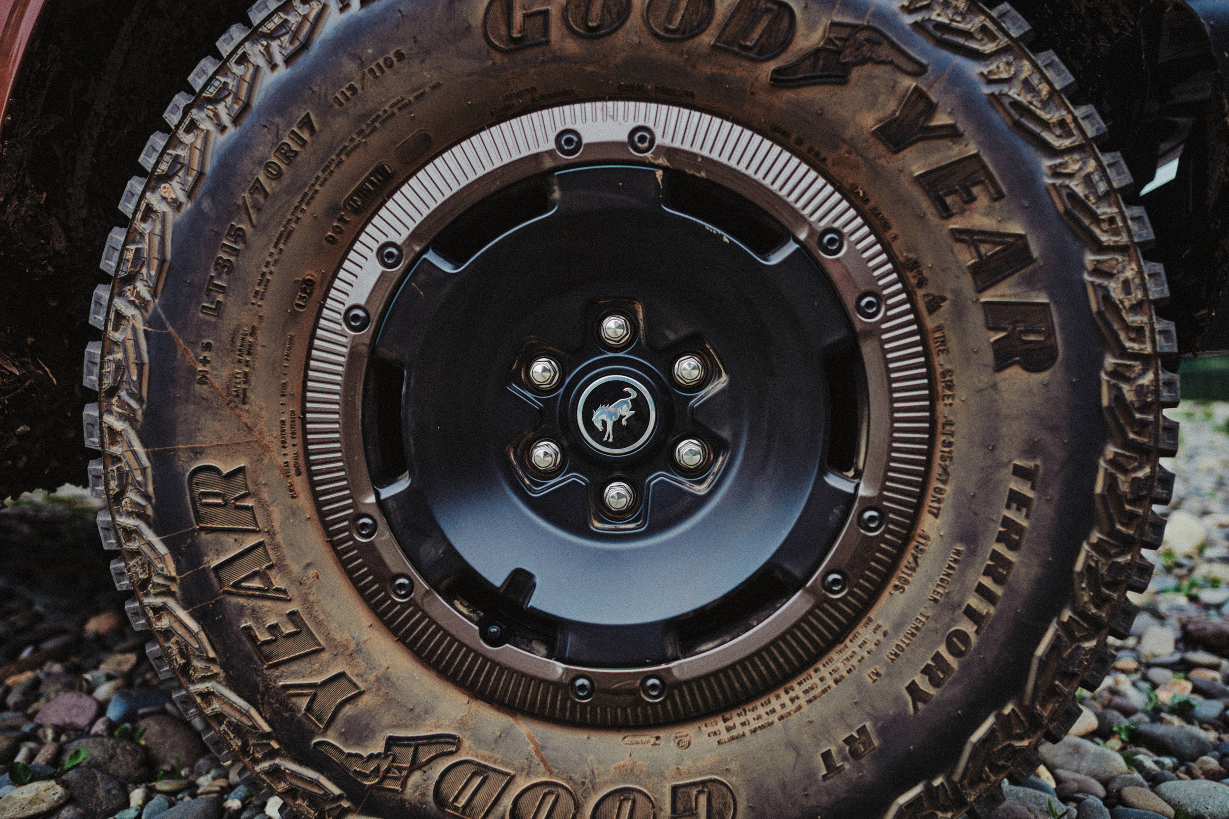 Download 2027 Ford Bronco Filson First Edition Wheel Wallpapers (13)