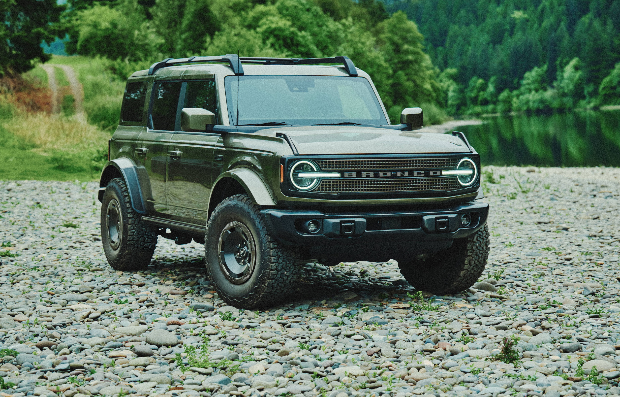 Download 2027 Ford Bronco Filson Front Three-Quarter Wallpapers (5)