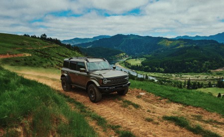 2027 Ford Bronco Filson Front Three-Quarter Wallpapers 450x275 (2)