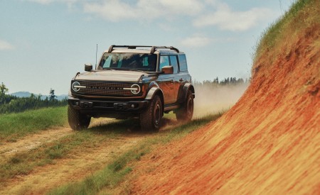 2027 Ford Bronco Filson Front Wallpapers 450x275 (1)