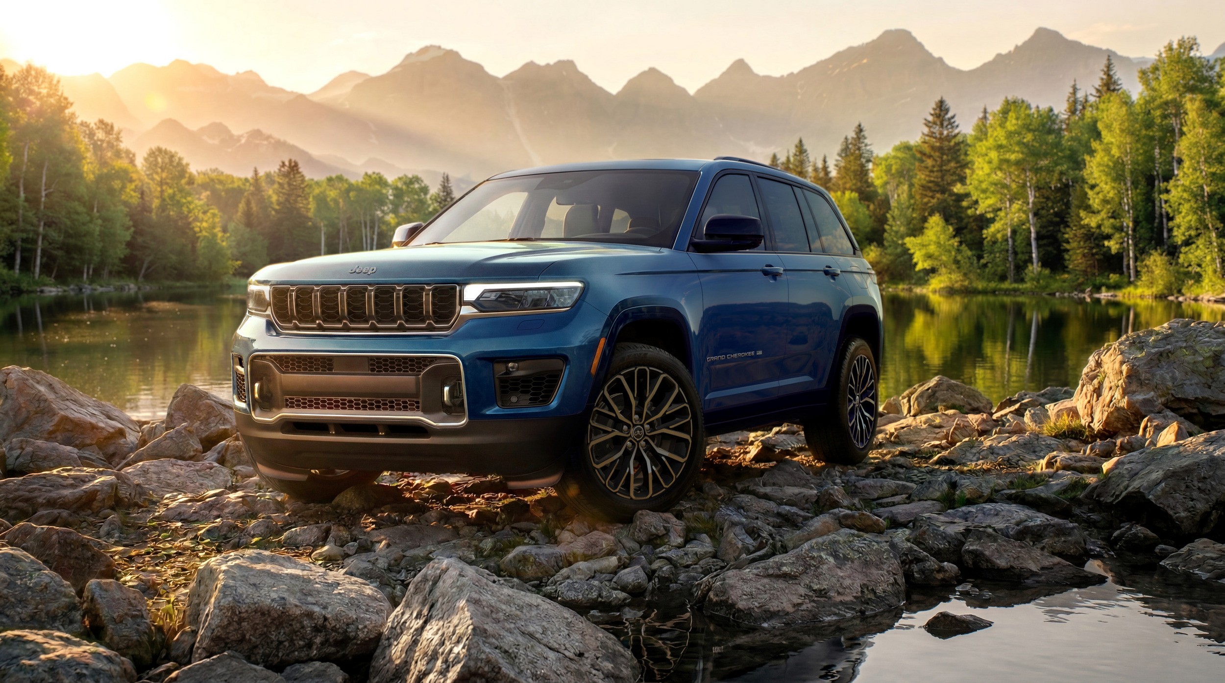 Download 2027 Jeep Grand Cherokee Overland car wallpapers in HD and 4K for your desktop, phone or tablet.