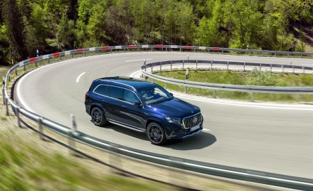 2027 Mercedes-AMG GLS 63 4Matic+ Front Three-Quarter Wallpaper 450x275 (7)