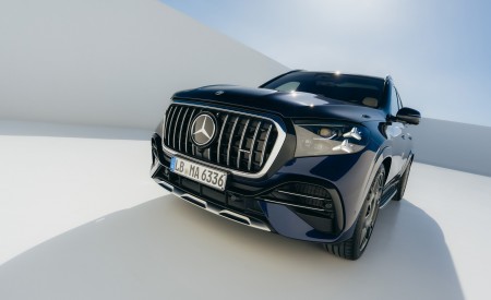 2027 Mercedes-AMG GLS 63 4Matic+ Front Wallpaper 450x275 (22)