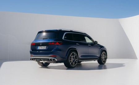 2027 Mercedes-AMG GLS 63 4Matic+ Rear Three-Quarter Wallpaper 450x275 (23)