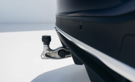 2027 Mercedes-AMG GLS 63 4Matic+ Retractable Towing Hitch Ball Wallpaper 450x275 (35)