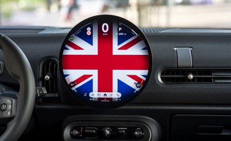 2026 Mini Cooper Oxford Edition Central Console Wallpaper 450x275 (69)