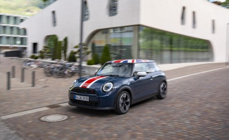2026 Mini Cooper Oxford Edition Front Three-Quarter Wallpaper 450x275 (21)
