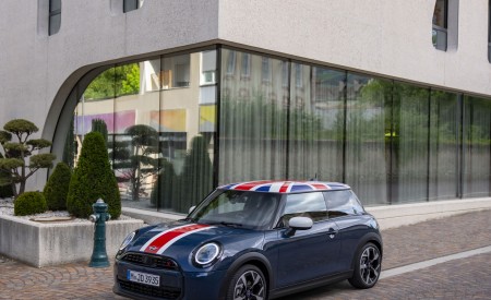 2026 Mini Cooper Oxford Edition Front Three-Quarter Wallpaper 450x275 (24)