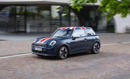 2026 Mini Cooper Oxford Edition Front Three-Quarter Wallpaper 450x275 (25)