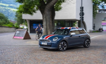 2026 Mini Cooper Oxford Edition Front Three-Quarter Wallpaper 450x275 (26)