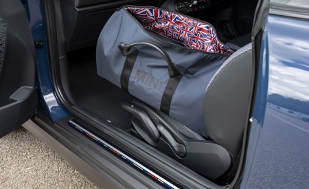 2026 Mini Cooper Oxford Edition Interior Detail Wallpaper 450x275 (77)