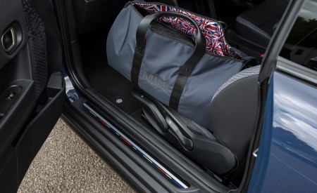 2026 Mini Cooper Oxford Edition Interior Detail Wallpaper 450x275 (74)
