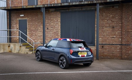 2026 Mini Cooper Oxford Edition Rear Three-Quarter Wallpaper 450x275 (34)