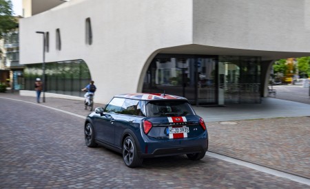2026 Mini Cooper Oxford Edition Rear Three-Quarter Wallpaper 450x275 (28)