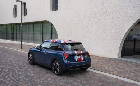 2026 Mini Cooper Oxford Edition Rear Three-Quarter Wallpaper 450x275 (13)