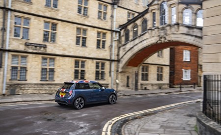 2026 Mini Cooper Oxford Edition Rear Three-Quarter Wallpaper 450x275 (36)