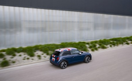 2026 Mini Cooper Oxford Edition Rear Three-Quarter Wallpaper 450x275 (14)