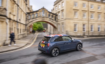 2026 Mini Cooper Oxford Edition Rear Three-Quarter Wallpaper 450x275 (37)