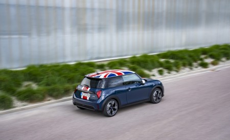 2026 Mini Cooper Oxford Edition Rear Three-Quarter Wallpaper 450x275 (15)