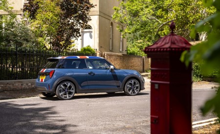 2026 Mini Cooper Oxford Edition Rear Three-Quarter Wallpaper 450x275 (48)