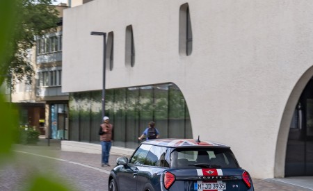 2026 Mini Cooper Oxford Edition Rear Wallpaper 450x275 (30)