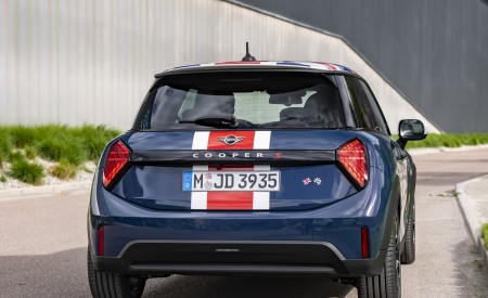 2026 Mini Cooper Oxford Edition Rear Wallpaper 450x275 (4)