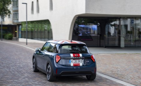 2026 Mini Cooper Oxford Edition Rear Wallpaper 450x275 (31)