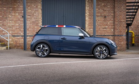 2026 Mini Cooper Oxford Edition Side Wallpaper 450x275 (38)