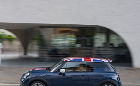 2026 Mini Cooper Oxford Edition Side Wallpaper 450x275 (16)