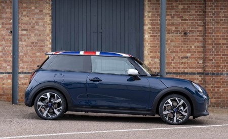 2026 Mini Cooper Oxford Edition Side Wallpaper 450x275 (39)