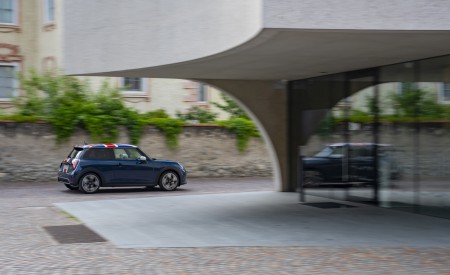 2026 Mini Cooper Oxford Edition Side Wallpaper 450x275 (33)
