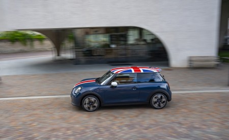 2026 Mini Cooper Oxford Edition Side Wallpaper 450x275 (17)