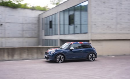 2026 Mini Cooper Oxford Edition Side Wallpaper 450x275 (8)