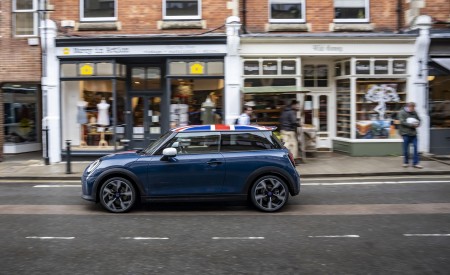 2026 Mini Cooper Oxford Edition Side Wallpaper 450x275 (45)