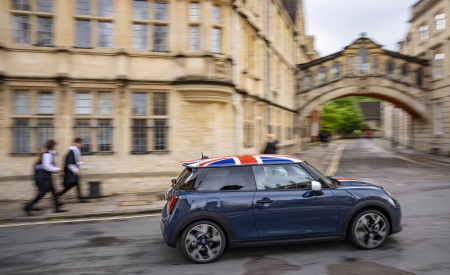 2026 Mini Cooper Oxford Edition Side Wallpaper 450x275 (41)