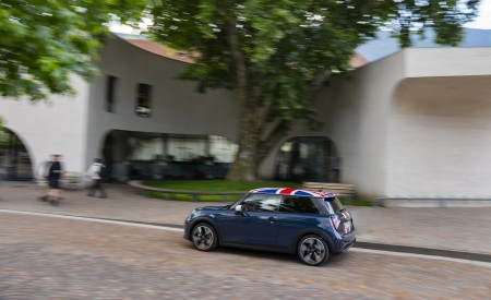 2026 Mini Cooper Oxford Edition Side Wallpaper 450x275 (19)